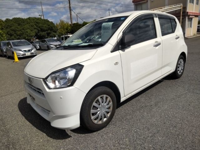 9065 Daihatsu Mira e s LA350S 2018 г. (LUM Kobe Nyusatsu)